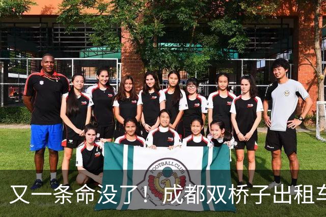 又一条命没了！成都双桥子出租车凌晨出事，司机遇难，那道新装护栏成了议论焦点
